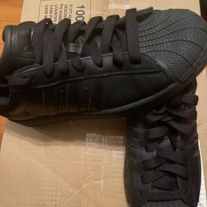 Adidas shell toe size 9 in men